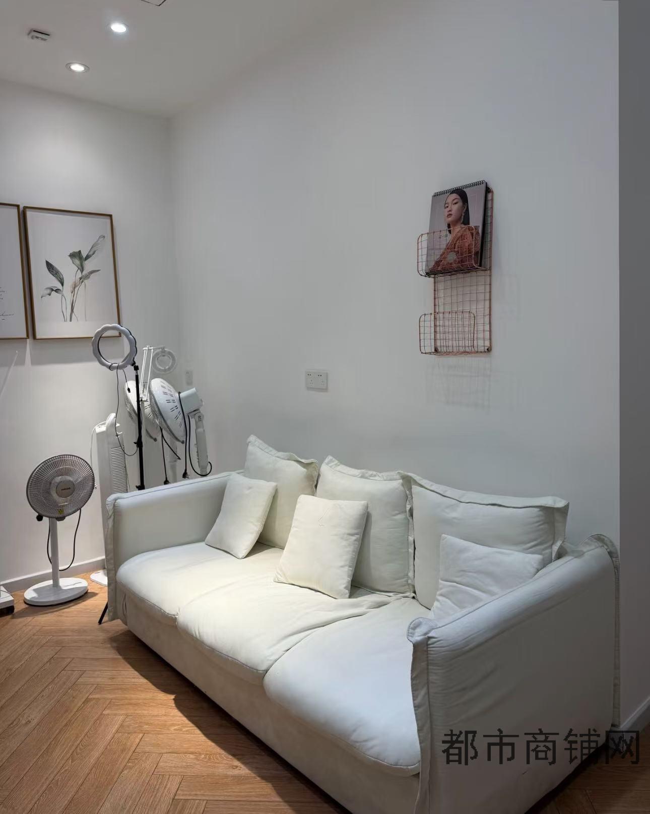 【芝罘区】市中心美容店低价转让（带会员）